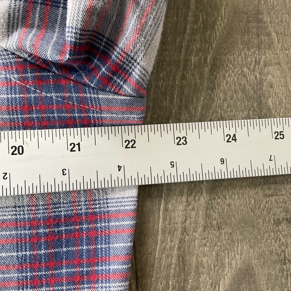 UNTUCKit Hyland Long Sleeve Button Up Shirt 
Men’s MEDIUM
Gray Red Blue Plaid - Picture 6 of 7